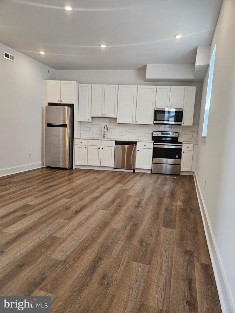 6202 GERMANTOWN AVE #3R Property Photo 1