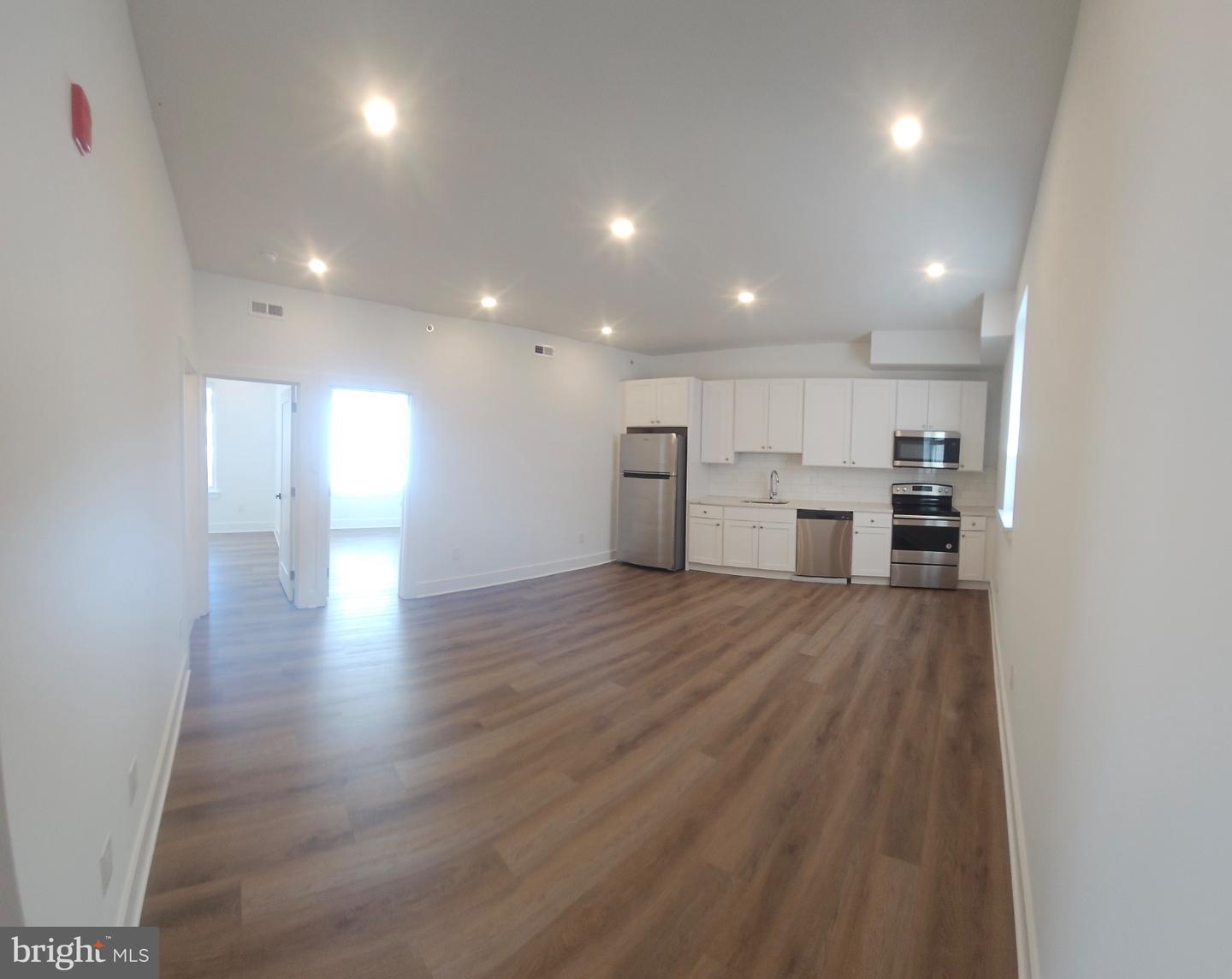 6202 Germantown Ave #3r Property Photo 4