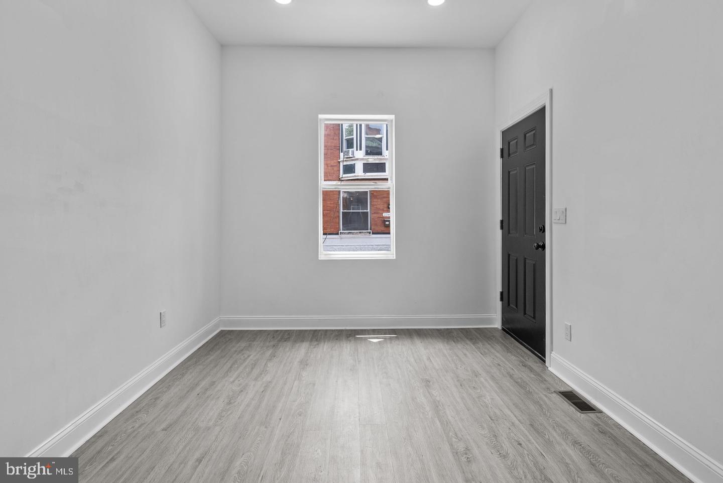 2341 Nicholas St Property Photo 4
