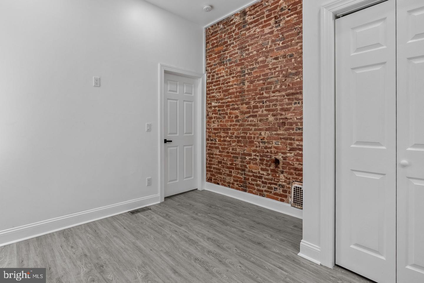 2341 Nicholas St Property Photo 11