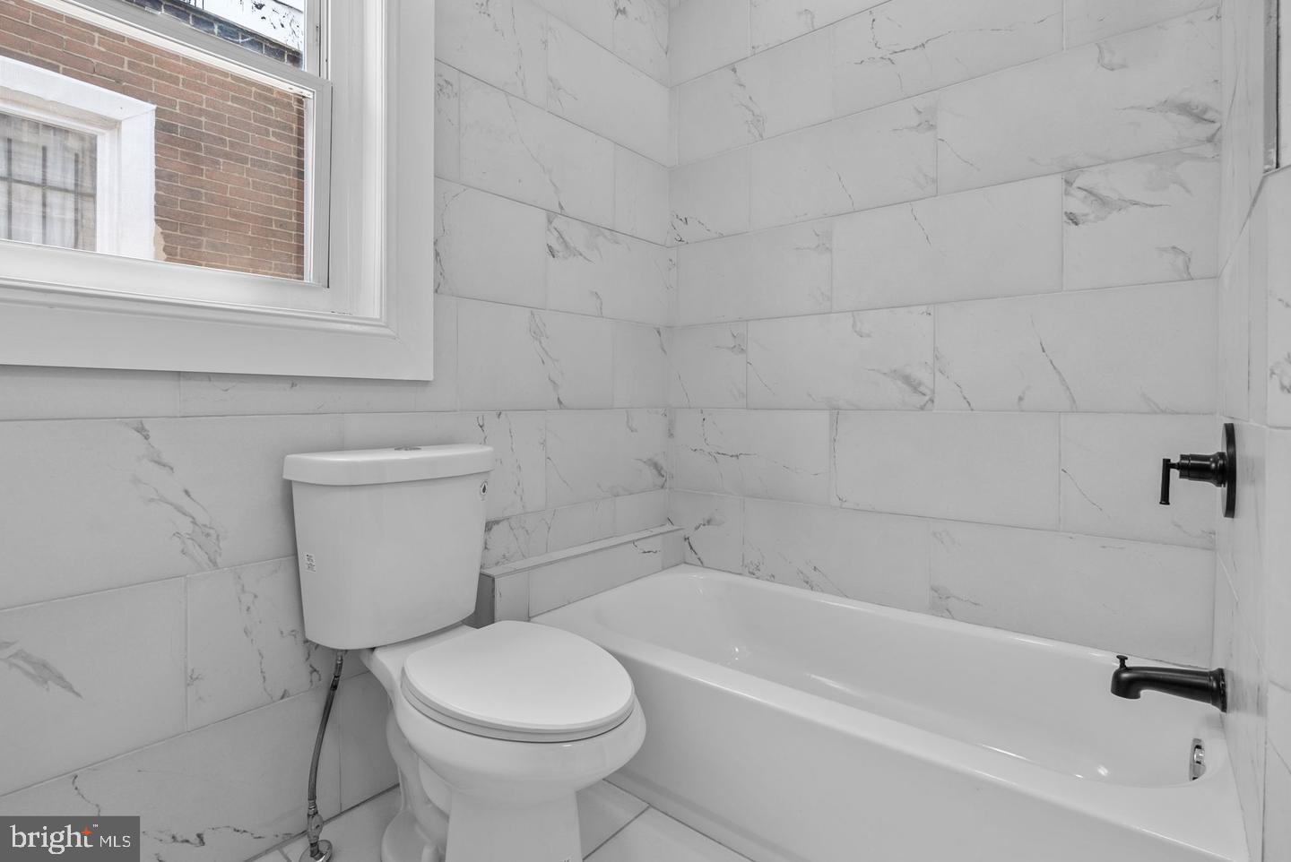2341 Nicholas St Property Photo 25