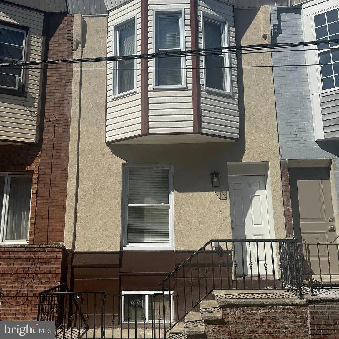 1722 S TAYLOR ST Property Photo 1