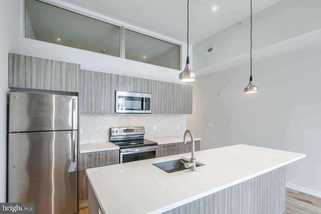 412 S 13th St #unit 412 Property Photo 4