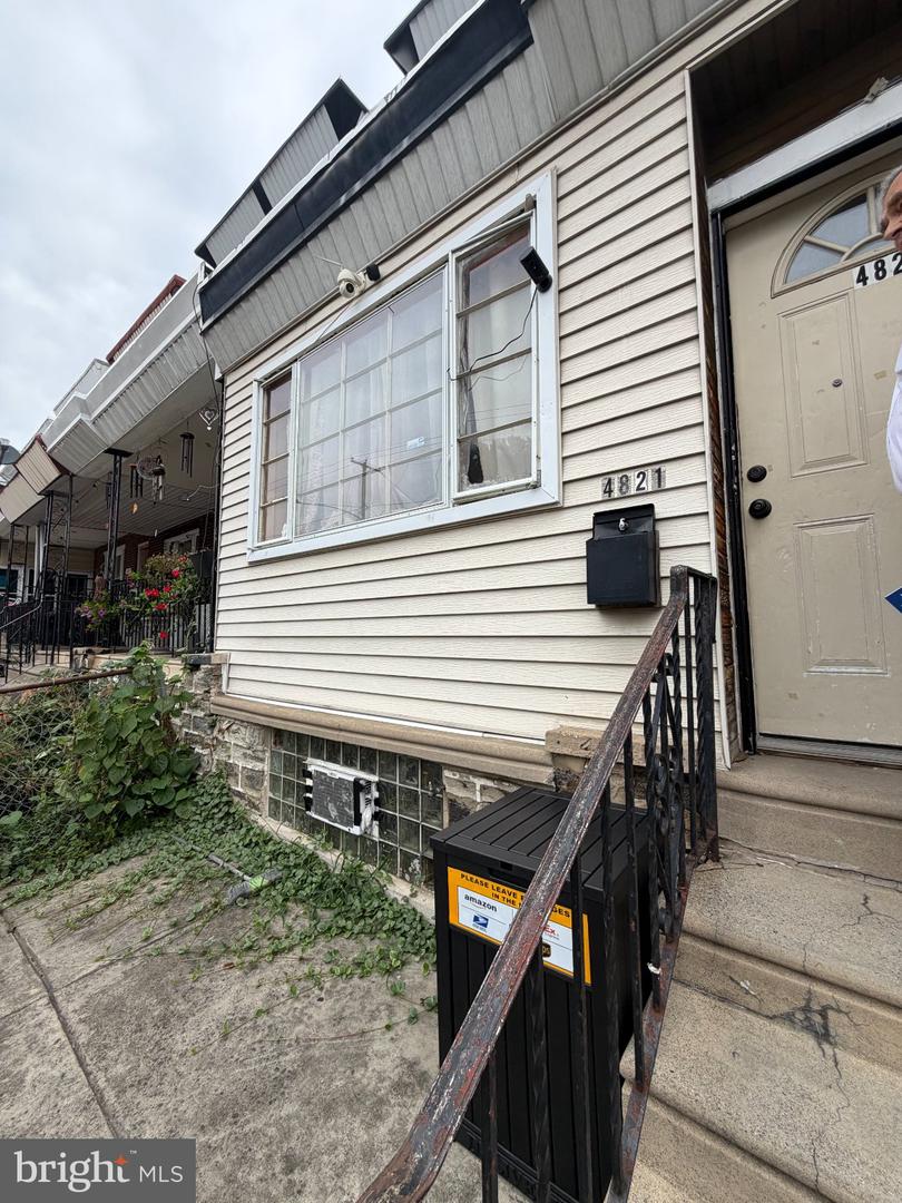 4821 D ST Property Photo 1