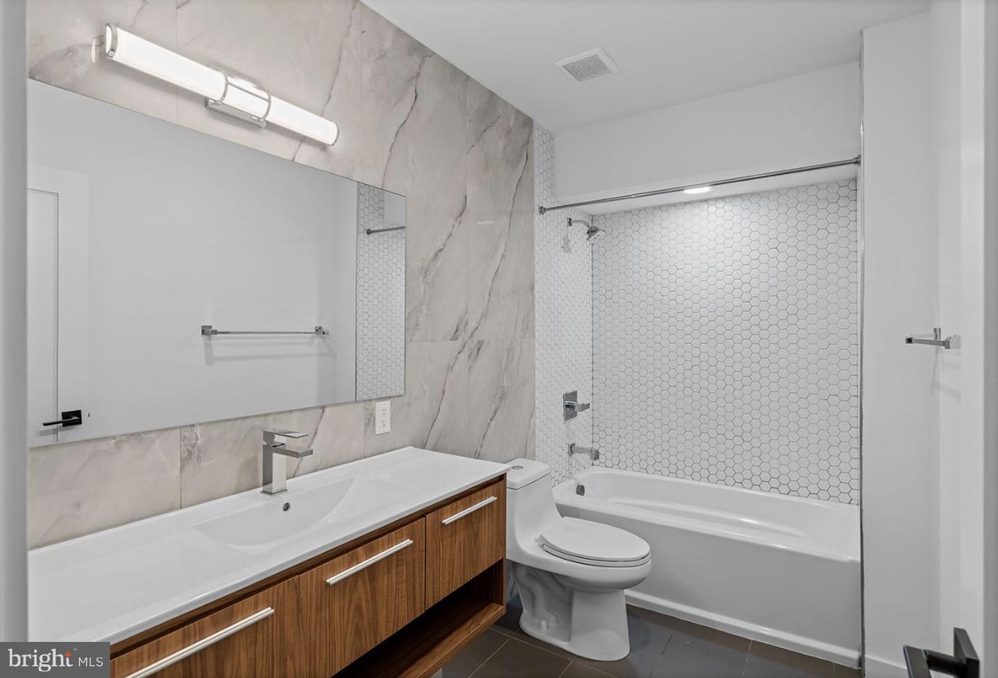 848 N Leithgow St Property Photo 45