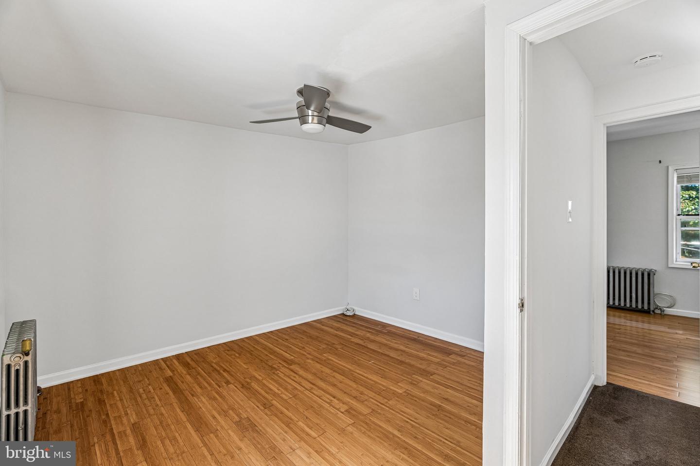 3027 E Thompson St Property Photo 15