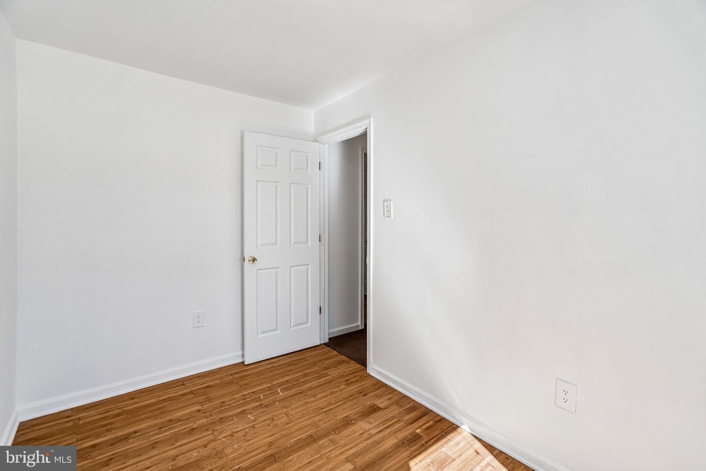 3027 E Thompson St Property Photo 20