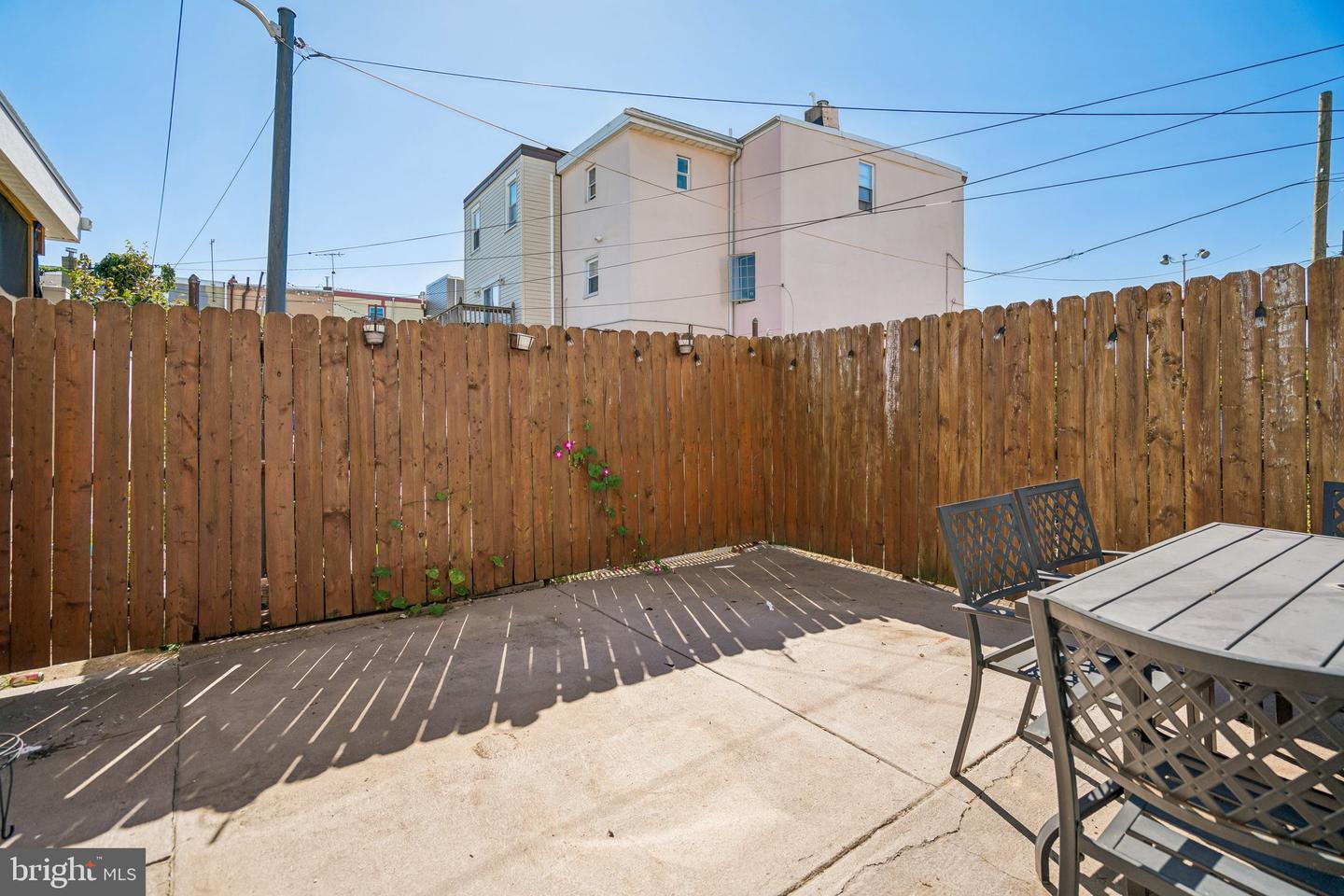 3027 E Thompson St Property Photo 28