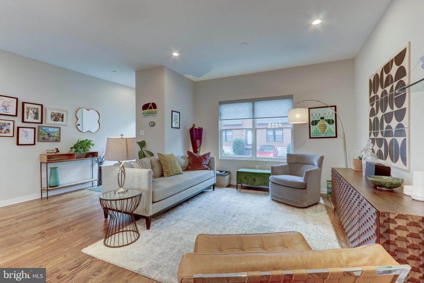 7014 Pipers Glen Way Property Photo 6