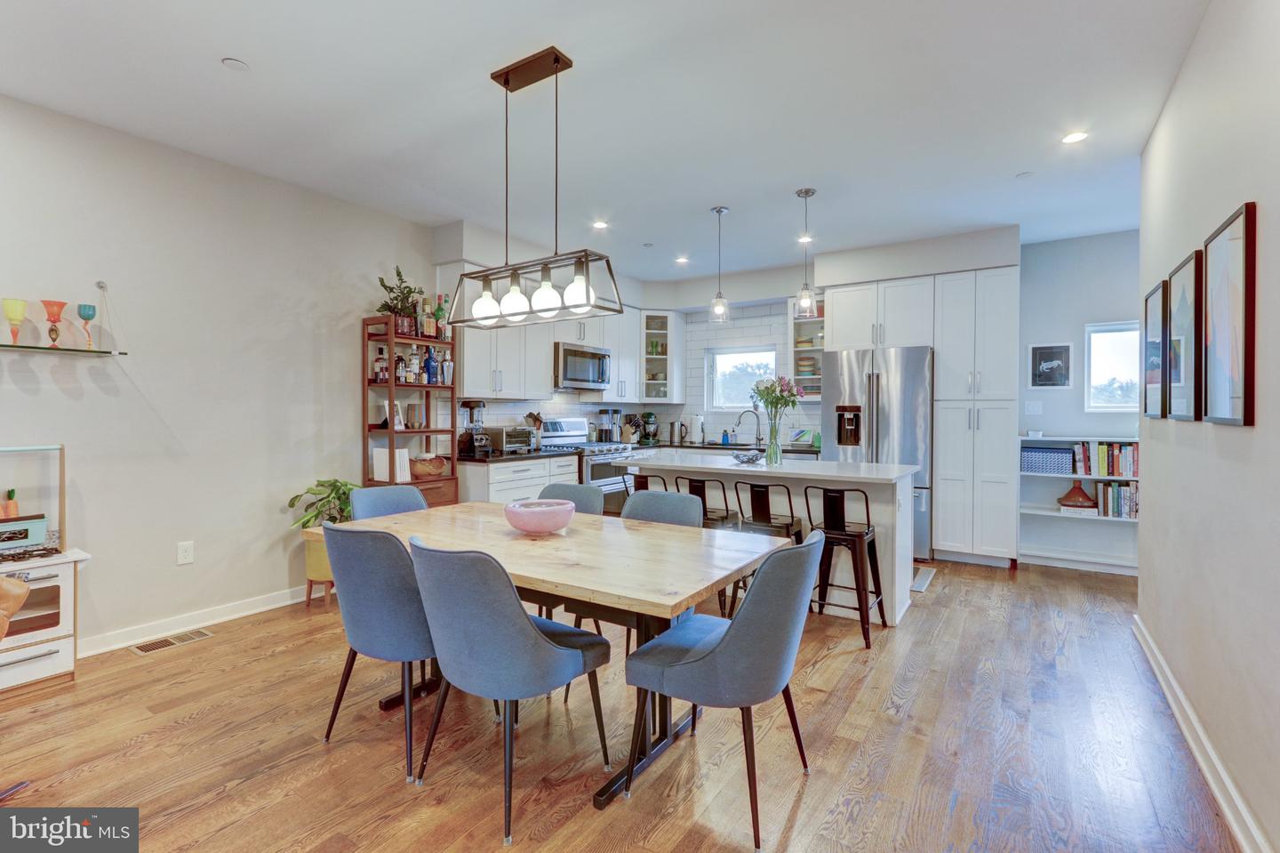 7014 Pipers Glen Way Property Photo 10