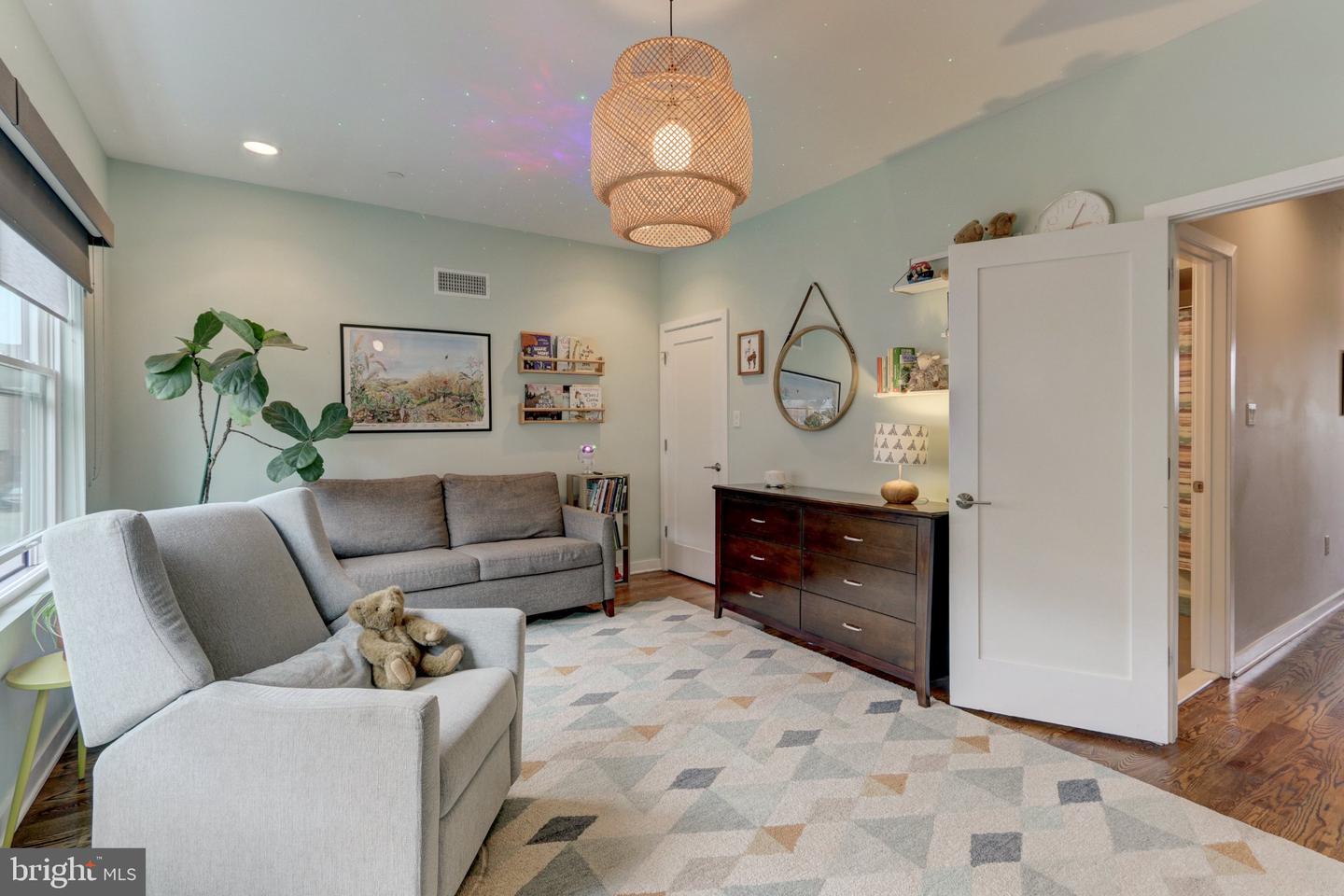 7014 Pipers Glen Way Property Photo 28