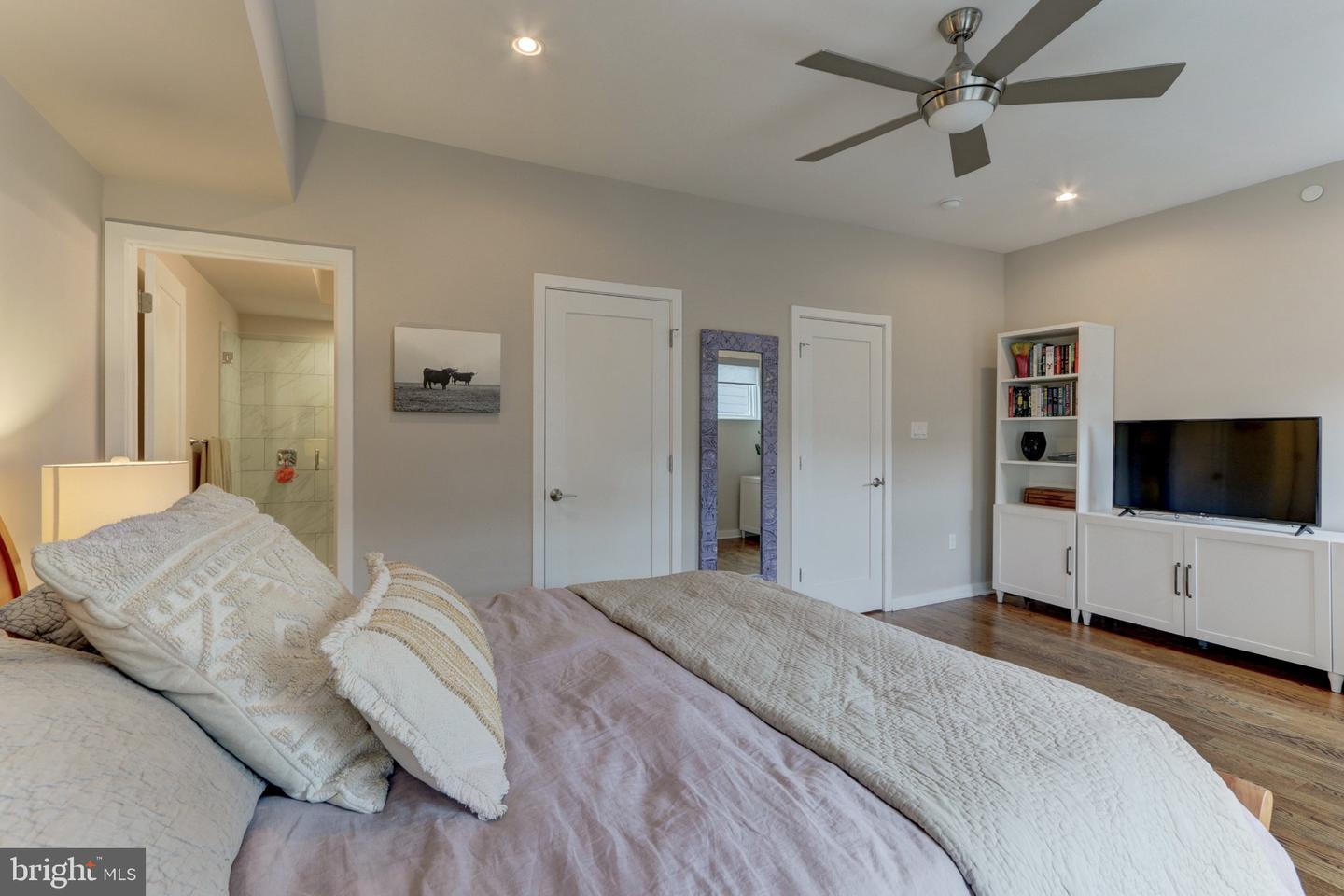 7014 Pipers Glen Way Property Photo 34