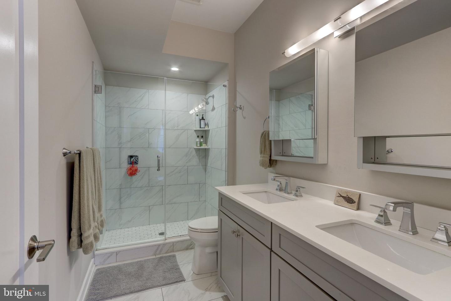7014 Pipers Glen Way Property Photo 38