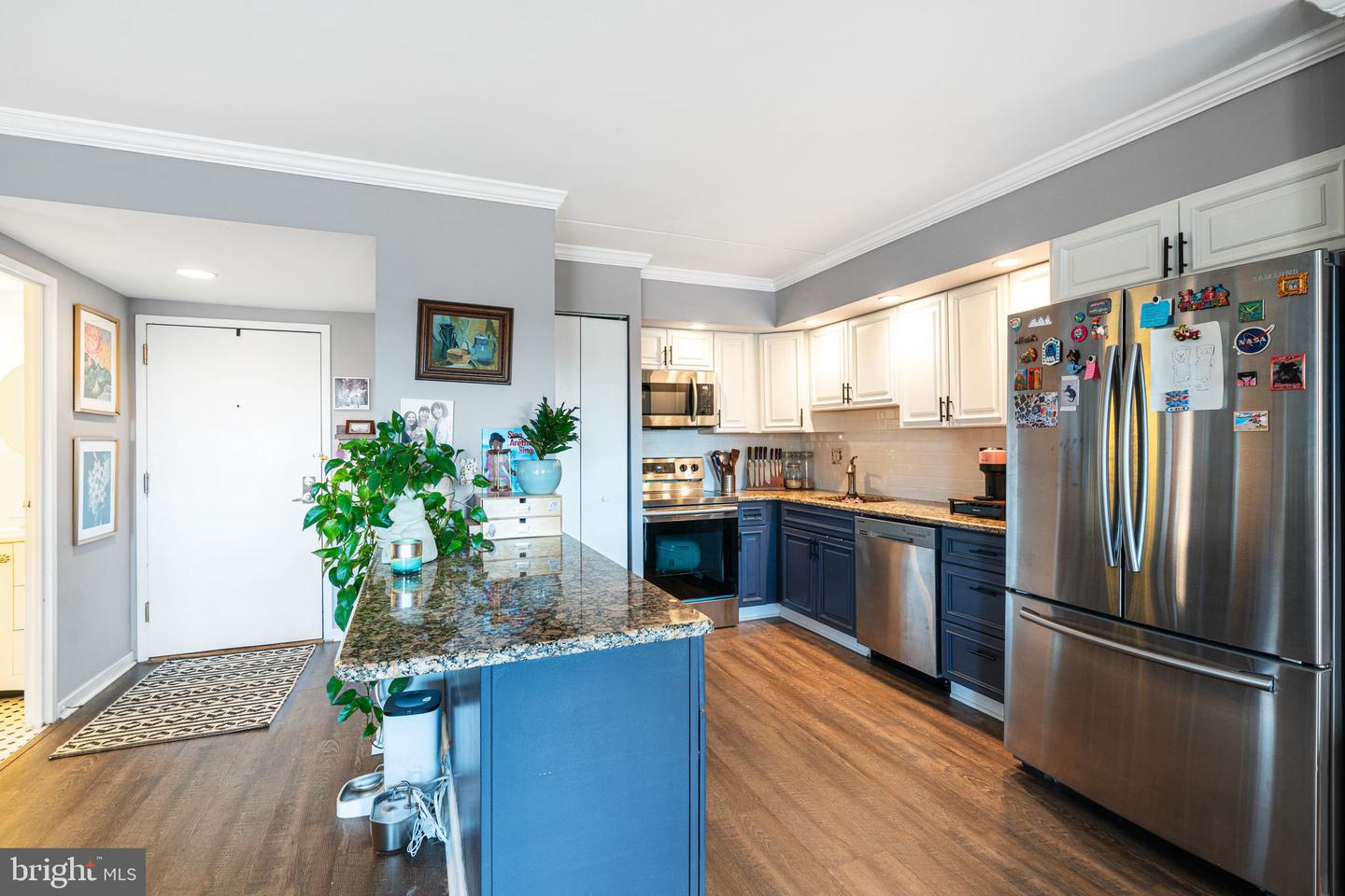 200-10 LOMBARD ST #703 Property Photo 1