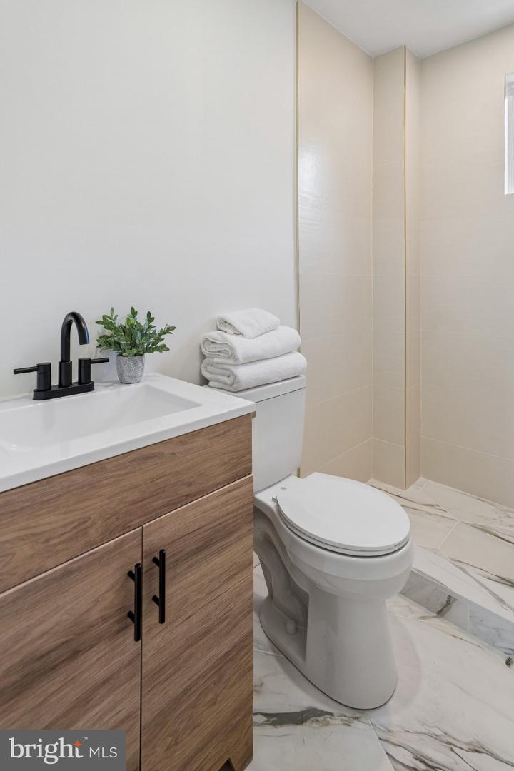 3911 N Delhi St Property Photo 24