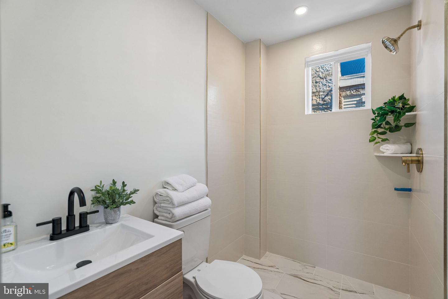 3911 N Delhi St Property Photo 25