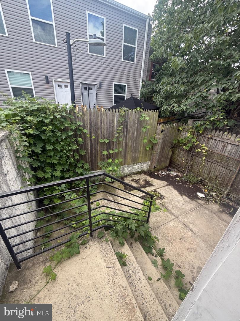 2334 Dickinson St Property Photo 12
