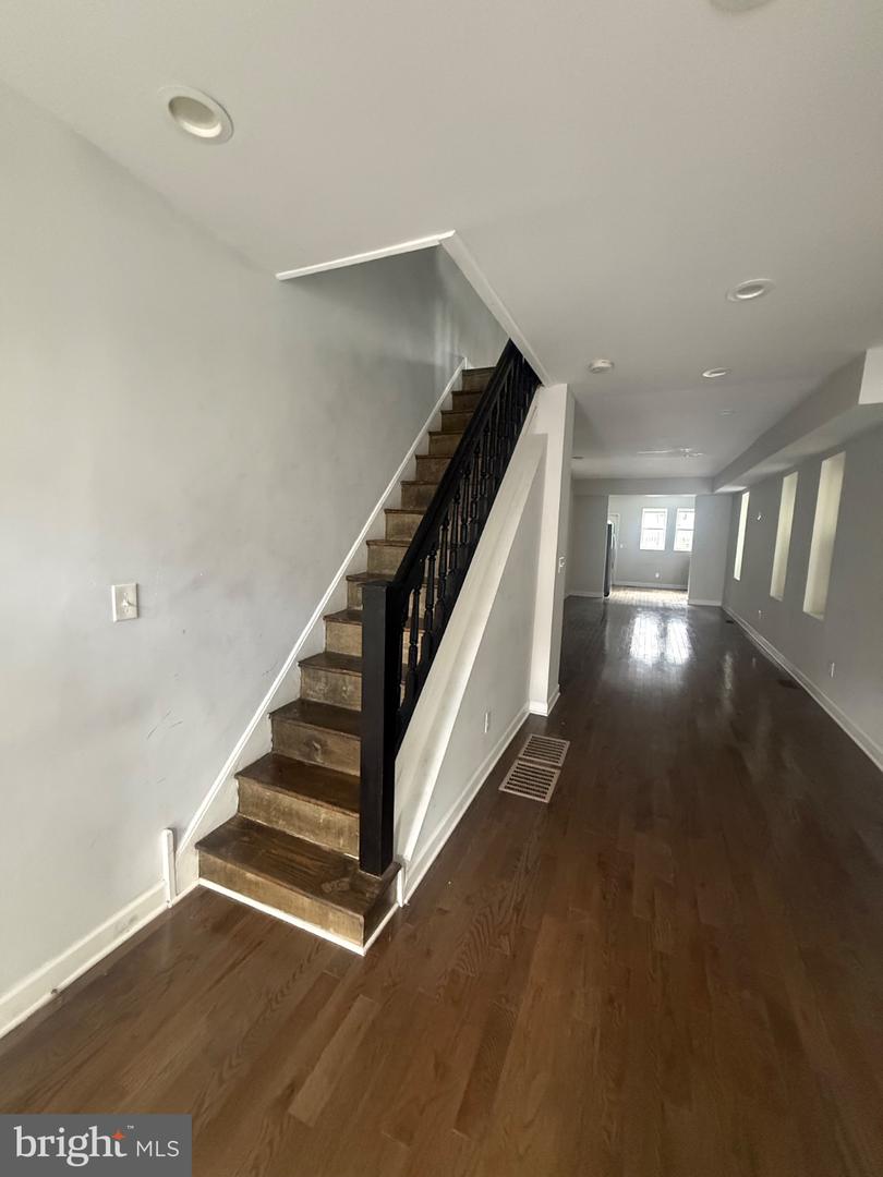 2334 Dickinson St Property Photo 14