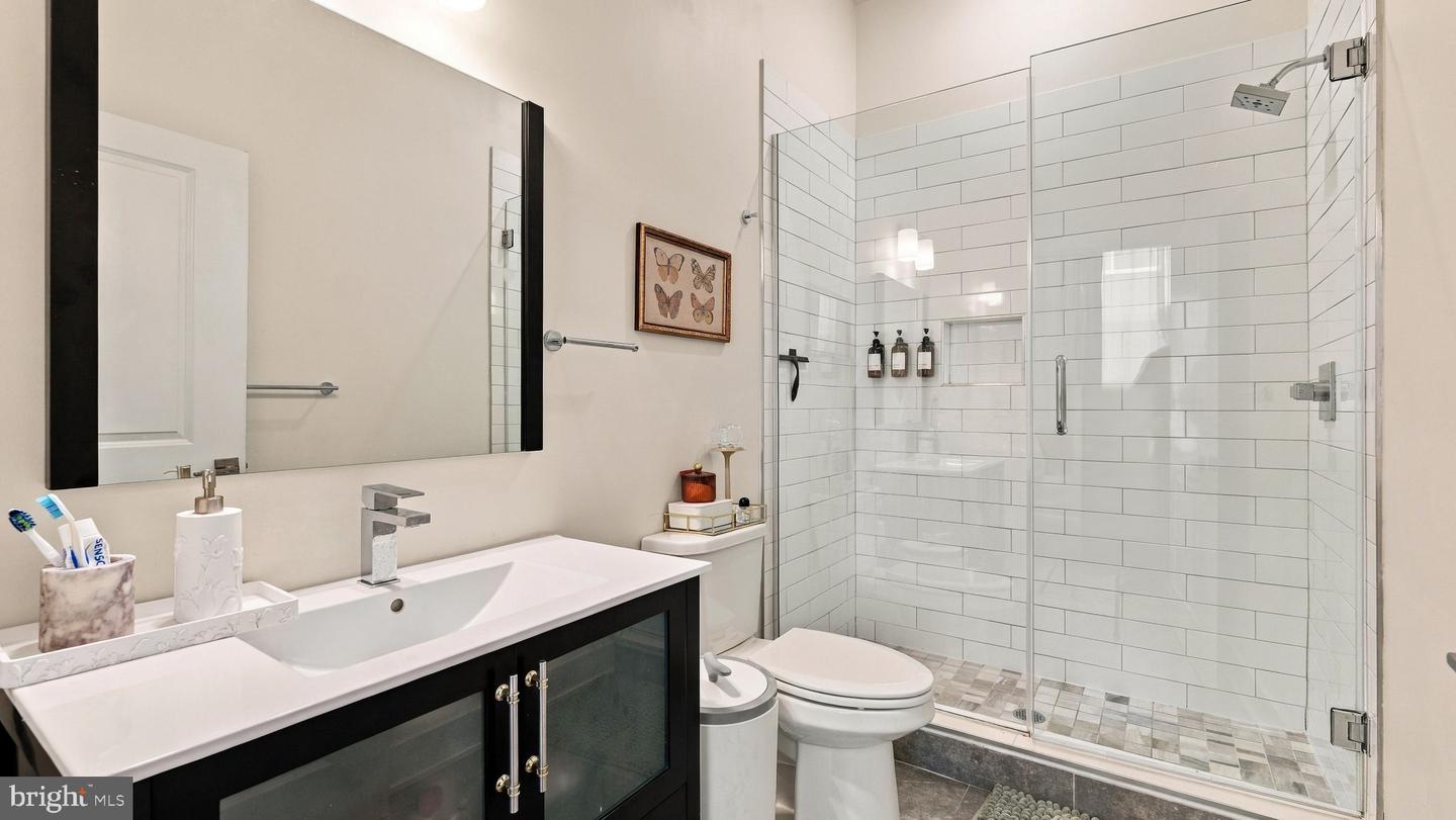 1129 Germantown Ave #2a Property Photo 18
