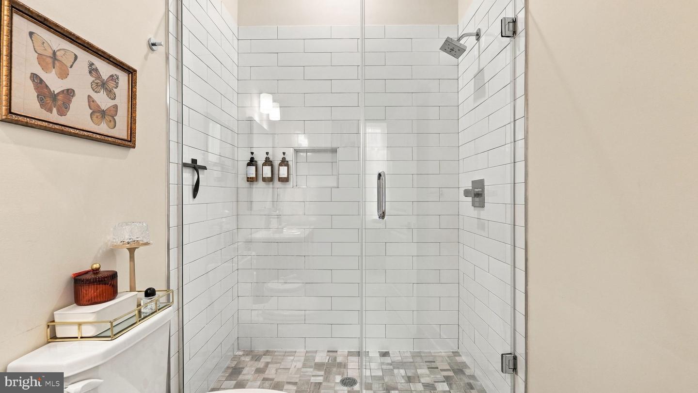 1129 Germantown Ave #2a Property Photo 19