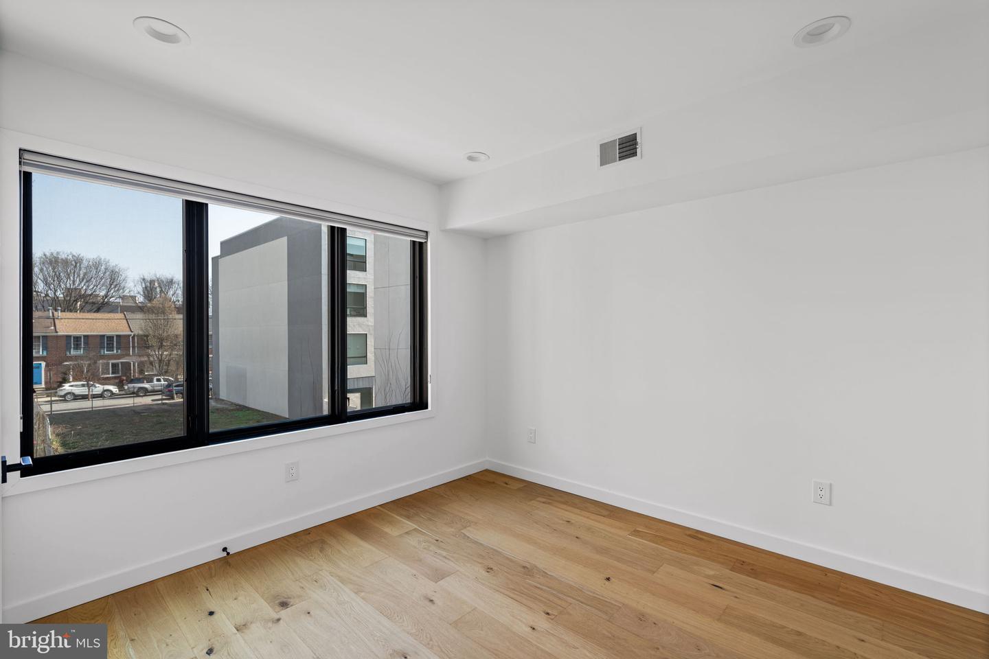 848 N Leithgow St Property Photo 34