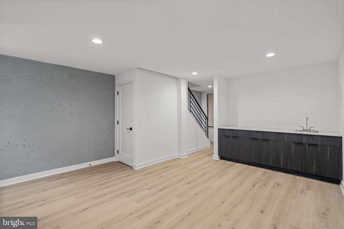 848 N Leithgow St Property Photo 36