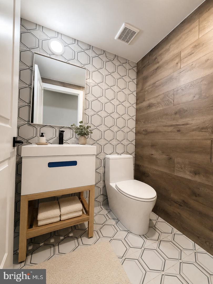 1825 E Atlantic St #103 Property Photo 5