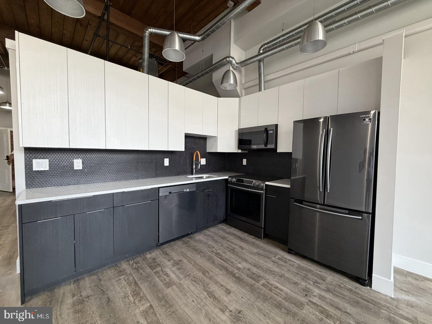 1825 E Atlantic St #106 Property Photo 7