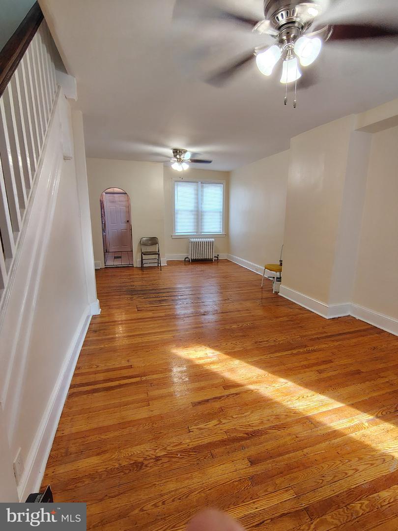 329 N Redfield St Property Photo 2