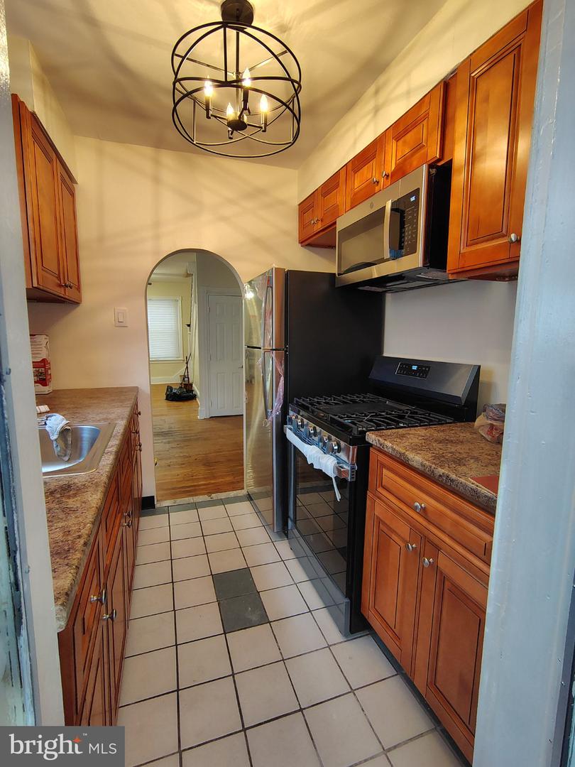 329 N Redfield St Property Photo 3