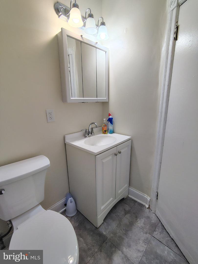 329 N Redfield St Property Photo 10