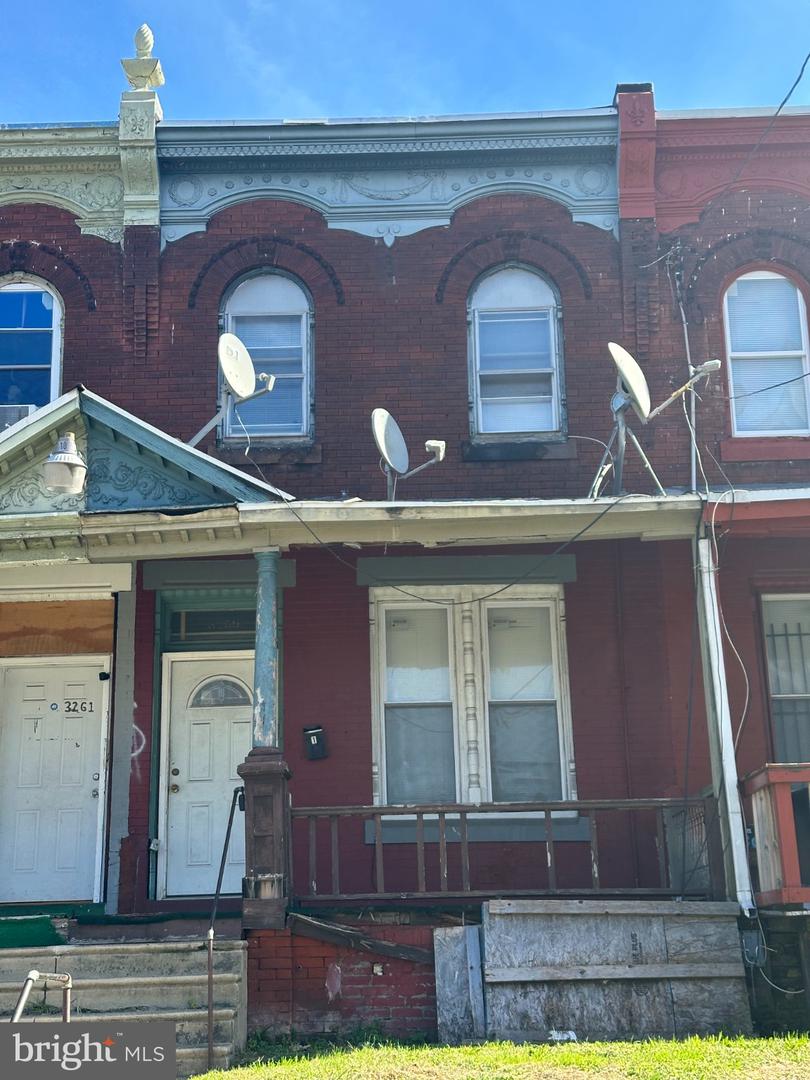 3259 N PARK AVE Property Photo 1