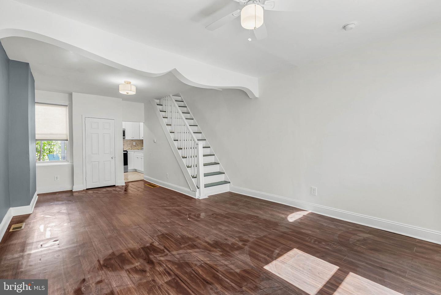 2431 W Seybert St Property Photo 5