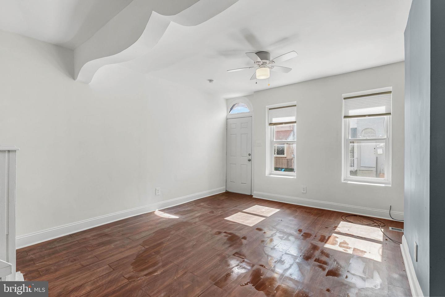 2431 W Seybert St Property Photo 6