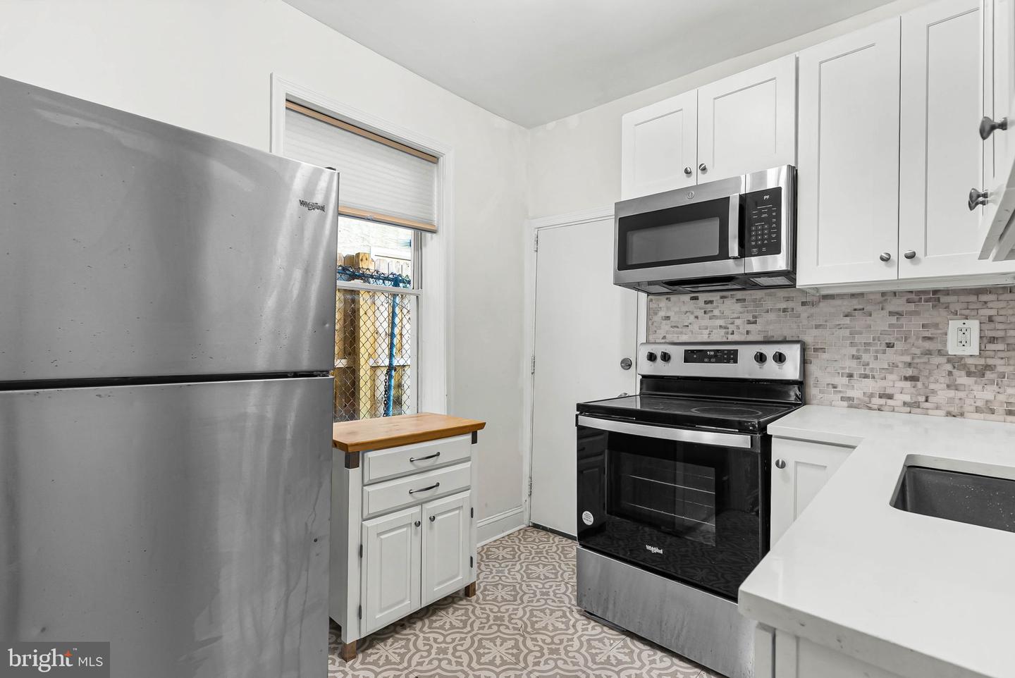 2431 W Seybert St Property Photo 10