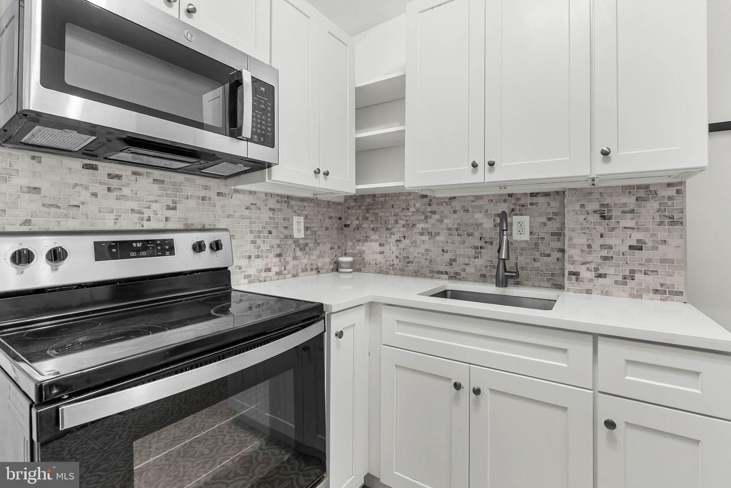 2431 W Seybert St Property Photo 12