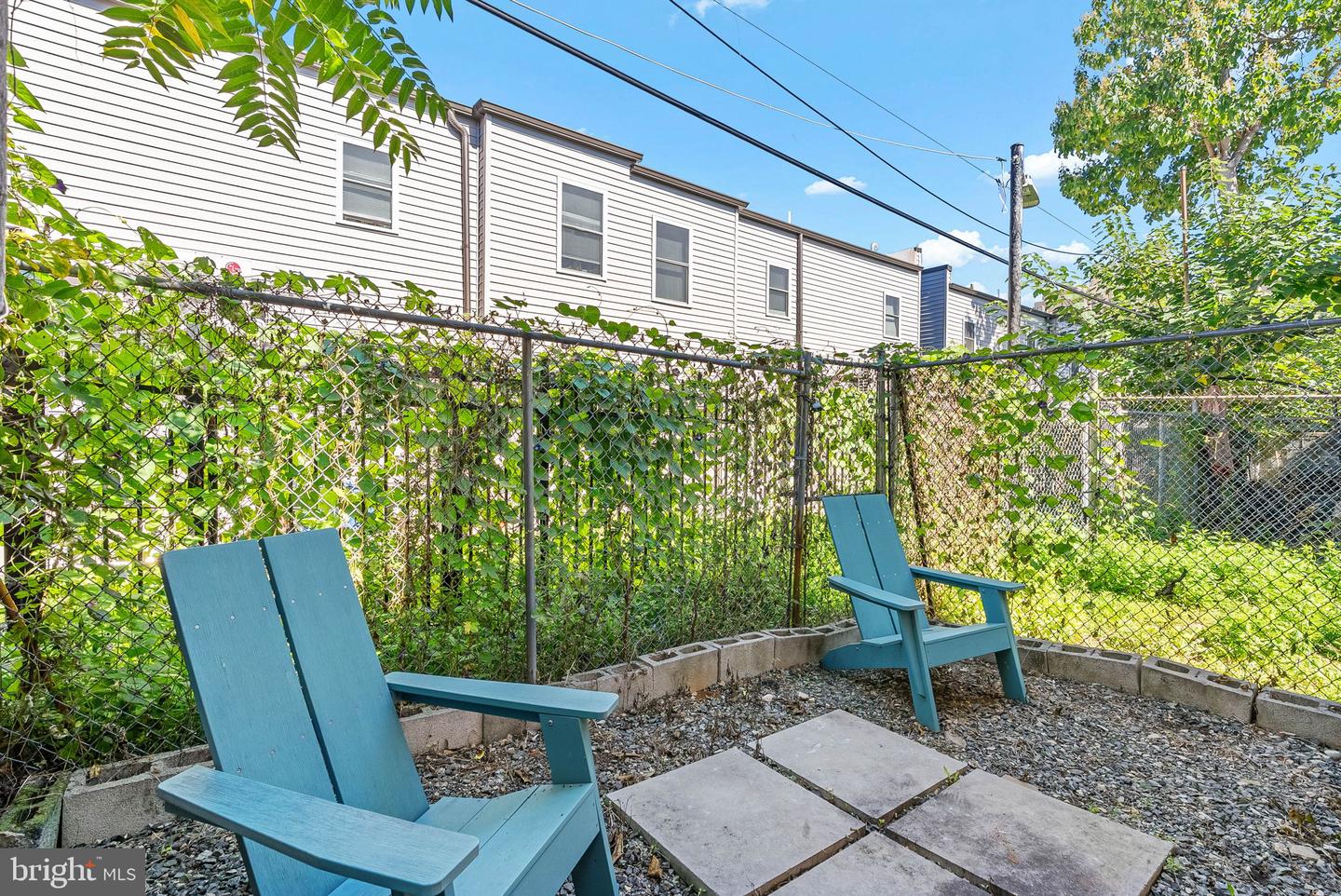 2431 W Seybert St Property Photo 13