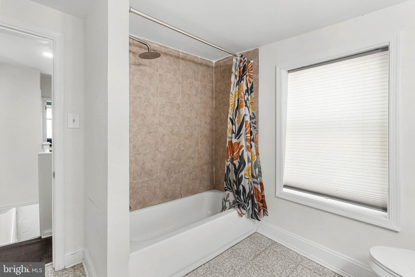 2431 W Seybert St Property Photo 23