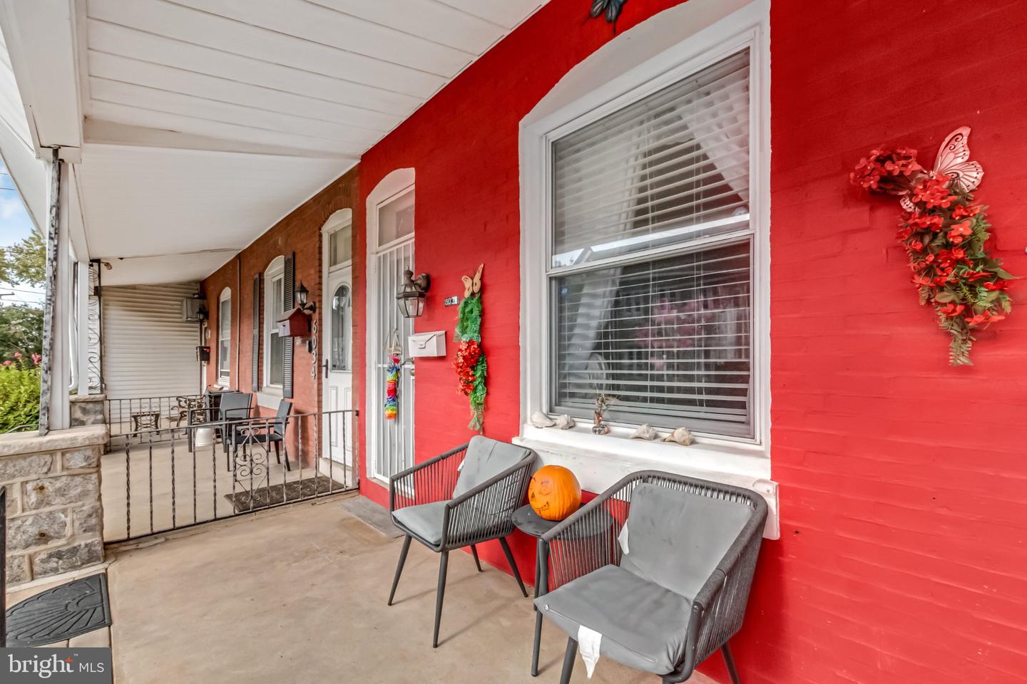 6036 Walker St Property Photo 4
