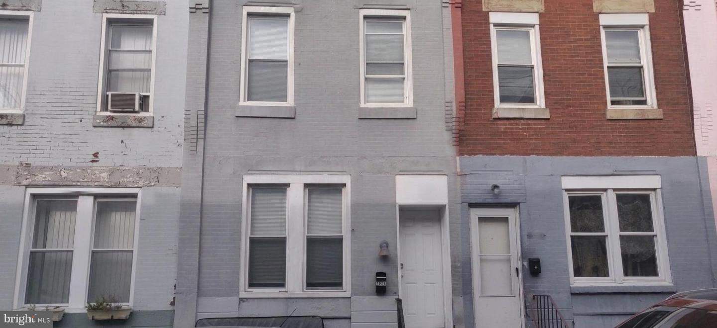 2542 N CLEVELAND ST Property Photo 1
