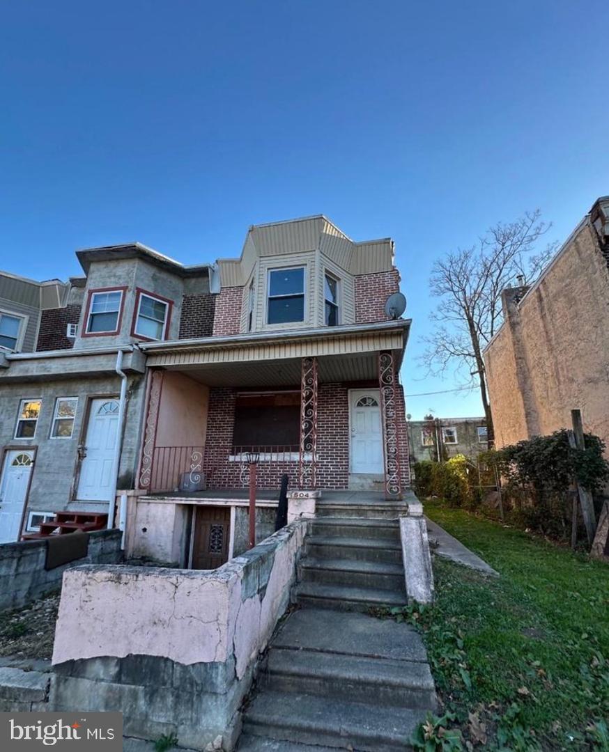 1604 W LOUDEN ST Property Photo 1