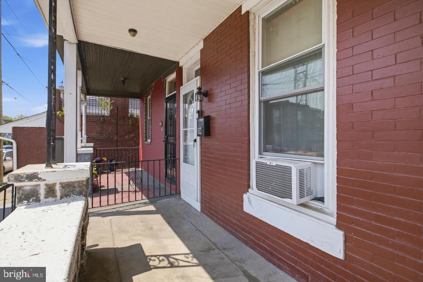 512 N Gross St Property Photo 3