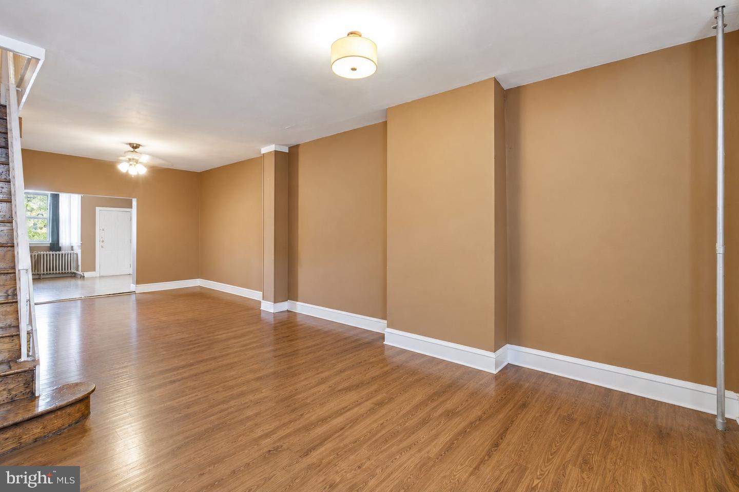 512 N Gross St Property Photo 6