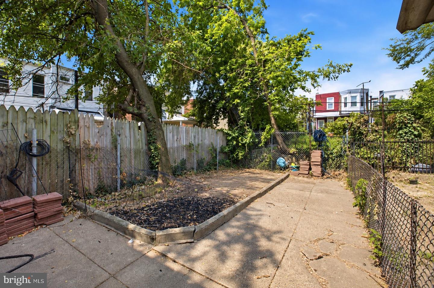 512 N Gross St Property Photo 15