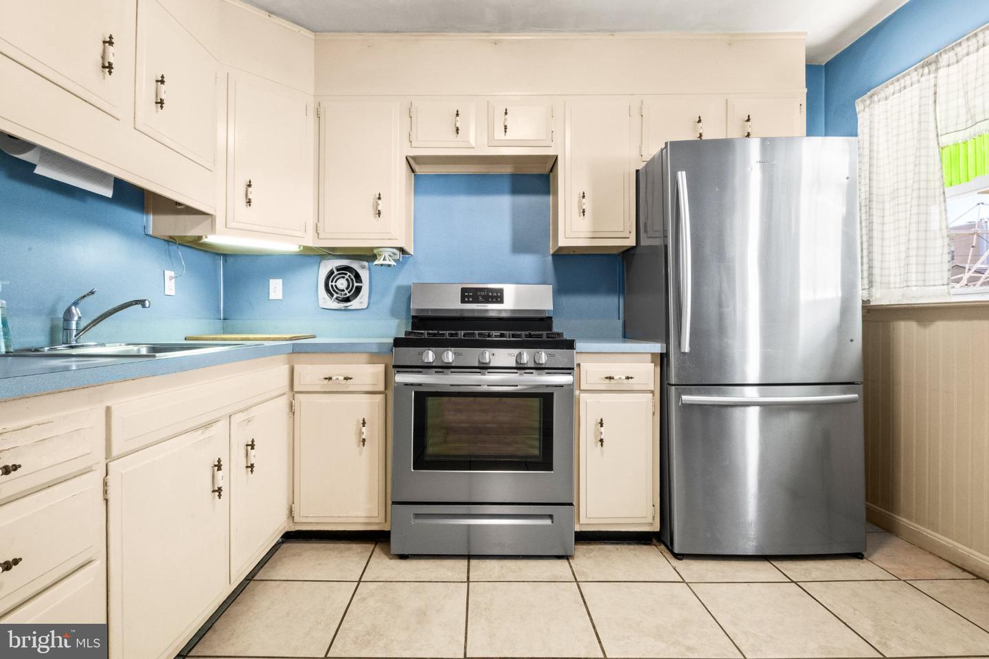2560 E Ann St Property Photo 21