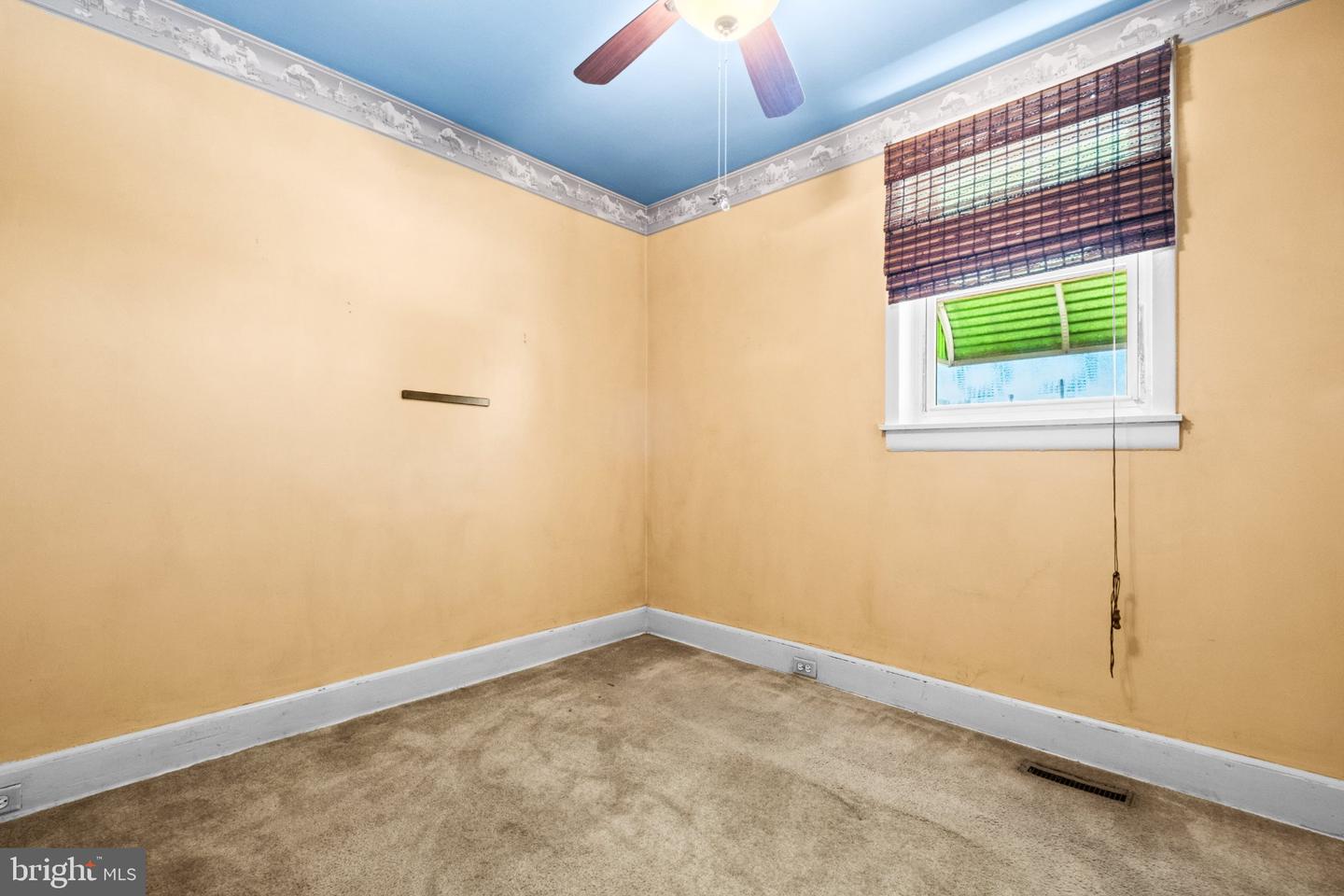 2560 E Ann St Property Photo 27