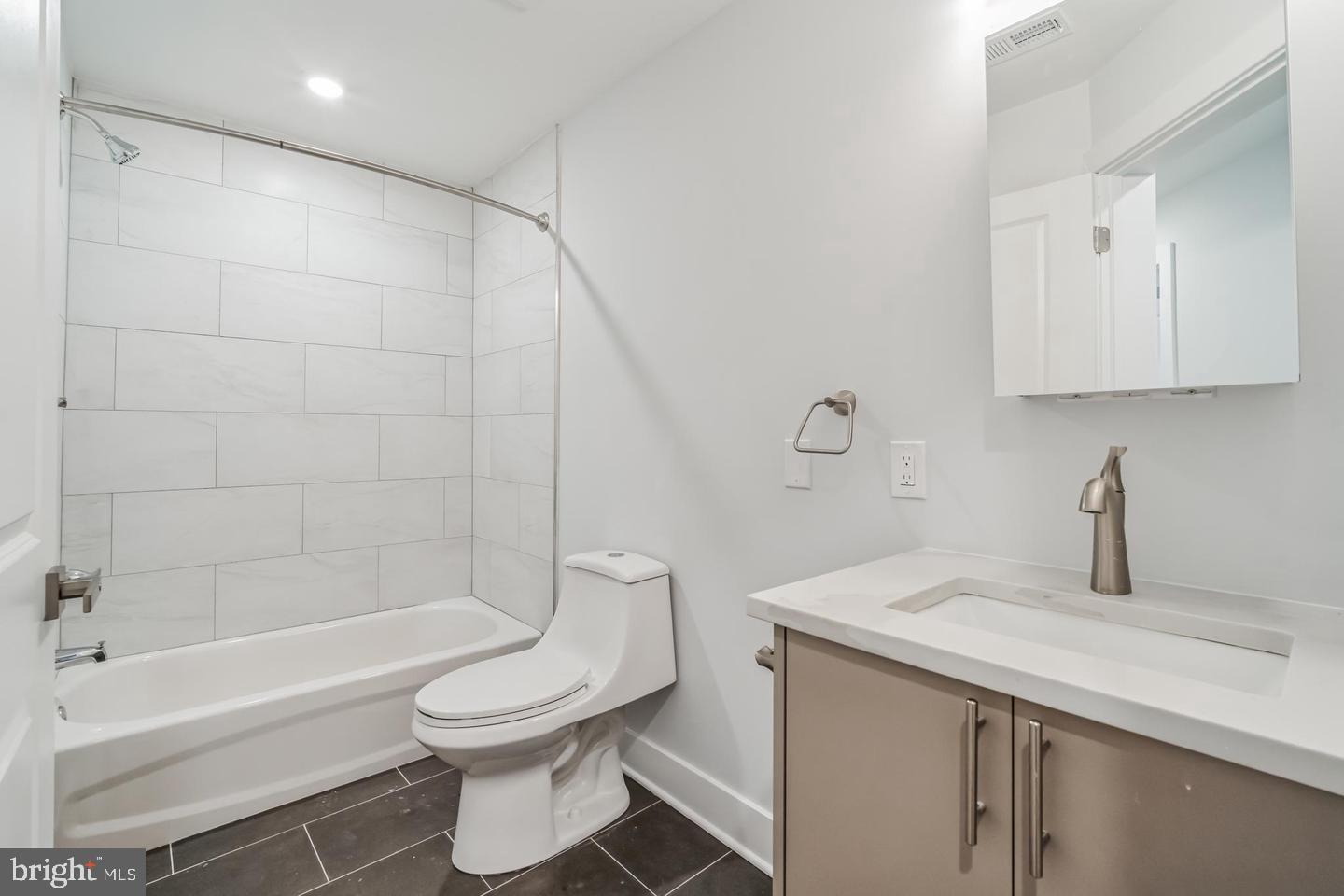 646 N 32nd St #7 Property Photo 10