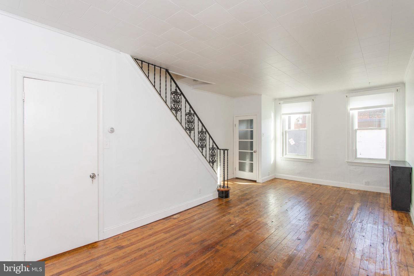 2832 Miller St Property Photo 4