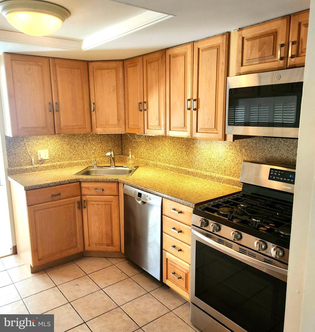 1326-42 Spruce St #608 Property Photo 14