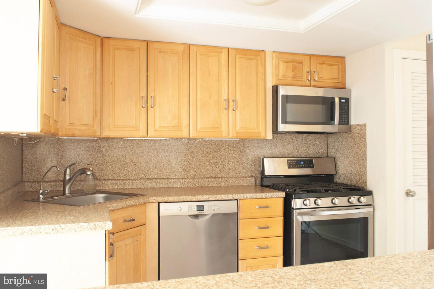 1326-42 Spruce St #608 Property Photo 15